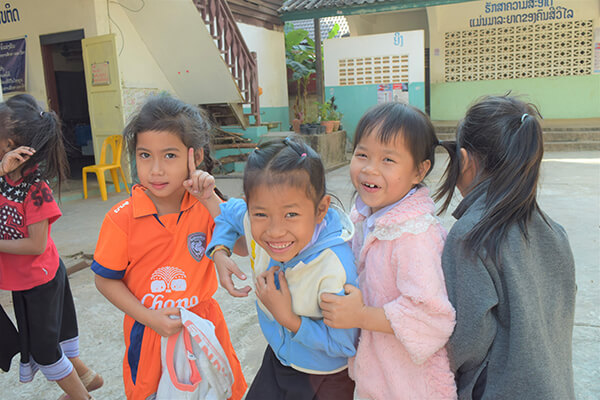 ラオスの子ども達は礼儀正しく清潔感があります